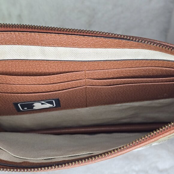 Gucci X MLB NY Yankees GG Supreme  Wristlet Clutch - Picture 10 of 12